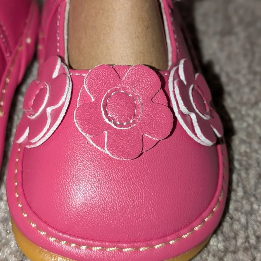 Little Maes Boutique Pink Floral Squeaky Mary Jane Shoes Toddler Size 4 NEW